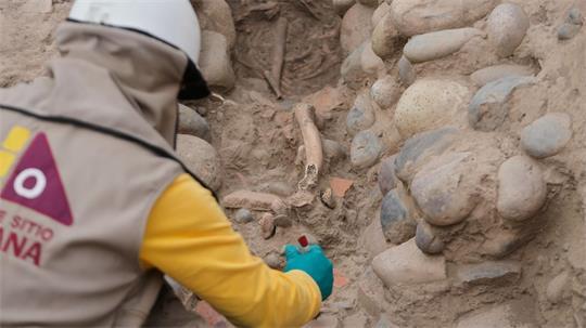 Das Team fand die rund 1.400 Jahre alten Überreste eines vermutlich erwachsenen Mannes.