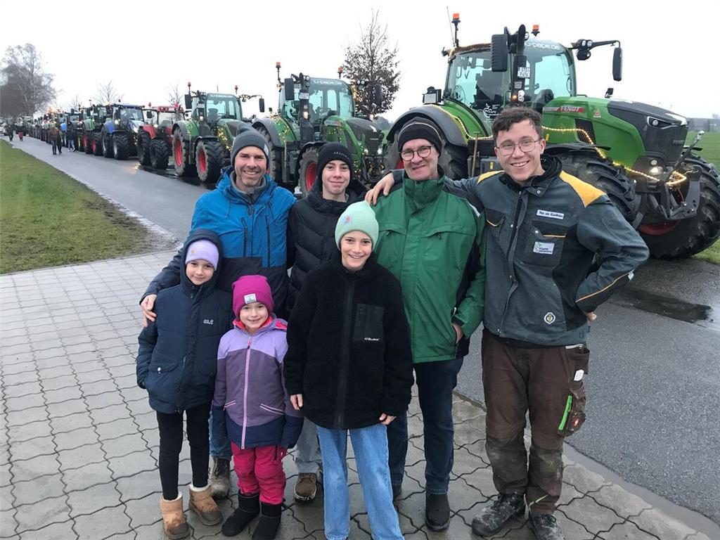 Das Team vom Lohnunternehmen Pape war mit drei Treckern am Start: Jan Pape, Marc...