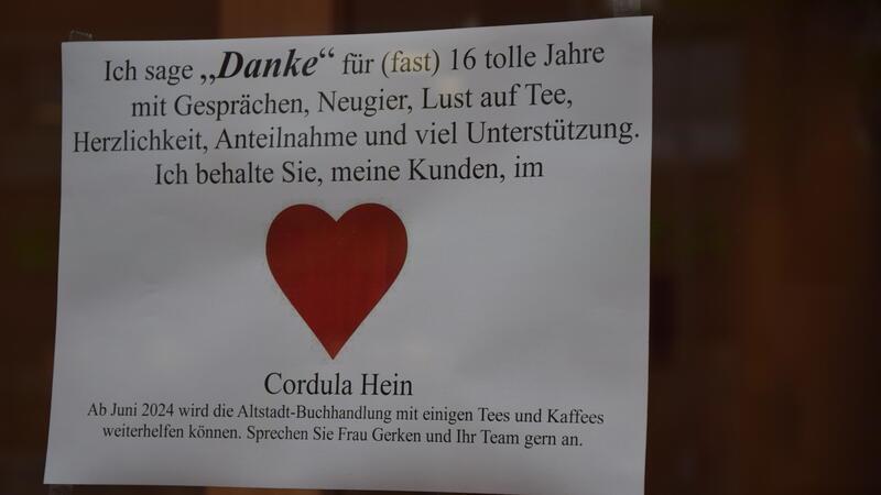 Ladensterben in Buxtehude: Diese Geschäfte sind schon dicht – oder schließen Das Teefachgeschäft „et ceTEEra“ ist nicht mehr da: Mit diesem Aushang an der Ladentür verabschiedet sich die Inhaberin von den Kunden.