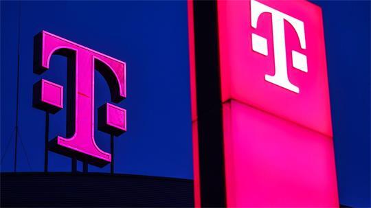 Das Telekom-Logo an der Bonner Konzernzentrale - dort ist das Handynetz gut, anderswo gibt es noch Lücken. (Archivbild)