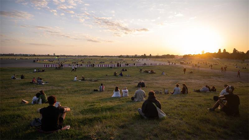 Das Tempelhofer Feld wird zur Bühne für das Berlin Circus Festival“. (Archivbild) 