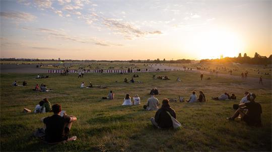 Das Tempelhofer Feld wird zur Bühne für das Berlin Circus Festival“. (Archivbild) 