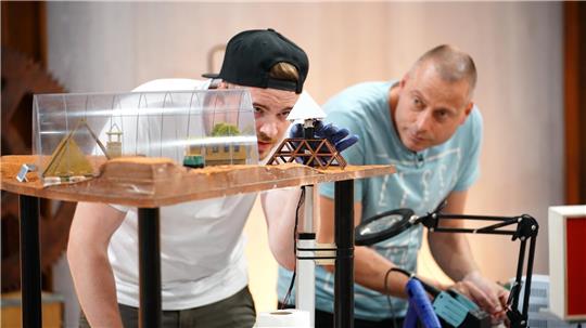 Das Thema „Science Fiction“ hat akribisch arbeitenden Modellbauern aus Bremerhaven gefallen. Foto: Foto: RTL / Stefan Gregorowius