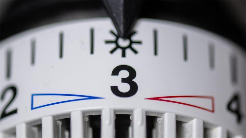 Ein Heizungsthermostat zeigt die Zahl 3 an.