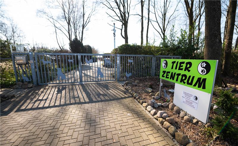 „Tote Welpen“: Neue Vorwürfe gegen Tierzentrum in Mienenbüttel Das Tierzentrum Neu Wulmstorf entstand auf dem Gelände des ehemaligen Skandal-Labors LPT. Foto: dpa-Bildfunk