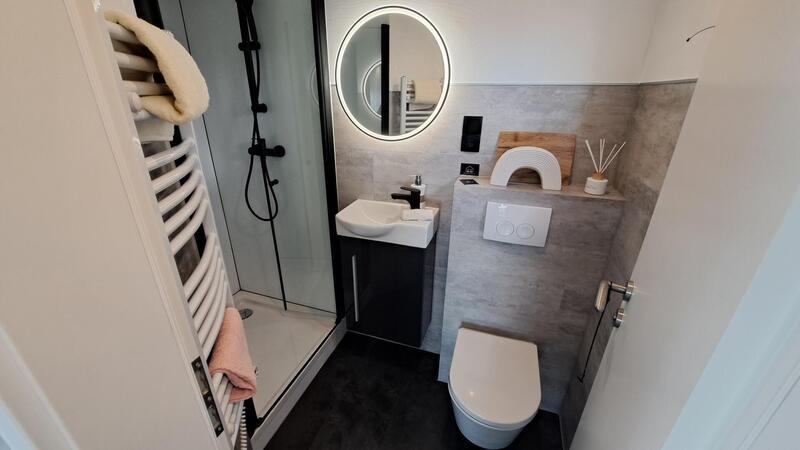Tiny House: Kleines Heim mit großen Missverständnissen Das Tiny House verfügt über ein eigenes Badezimmer.