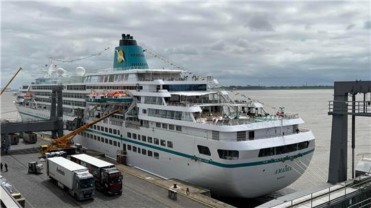 Das Traumschiff „Amadea“ (Archivfoto) hatte am Montag einen kleinen Unfall. Foto: Scheer