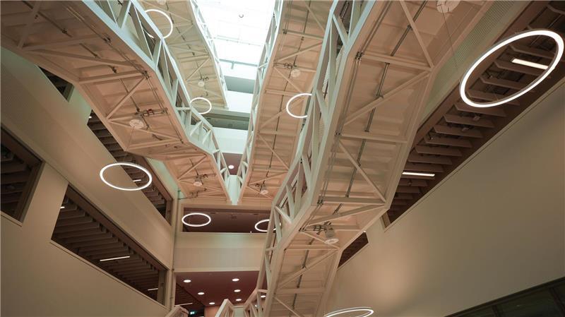 Das Treppenhaus im MIN-Forum mit besonderer Architektur.