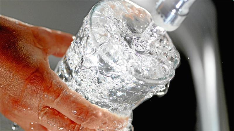 Kolibakterien im Trinkwasser von Apenser Seniorenresidenz Das Trinkwasser in der Seniorenresidenz Delmer Hof in Apensen muss zurzeit abgekocht werden
