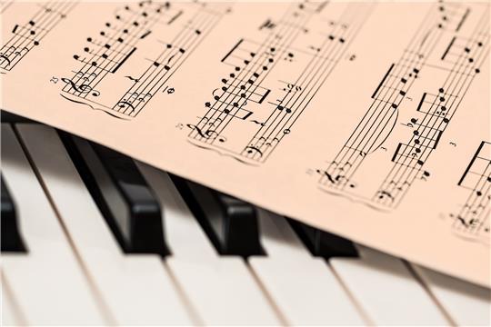 Das „Trio Kyiv“ (Kiew) bietet eine Mischung aus ukrainischen Folk- und Popsongs, Welt-Hits, Jazz und Evergreens. Foto: Steve Buissinne / Pixabay