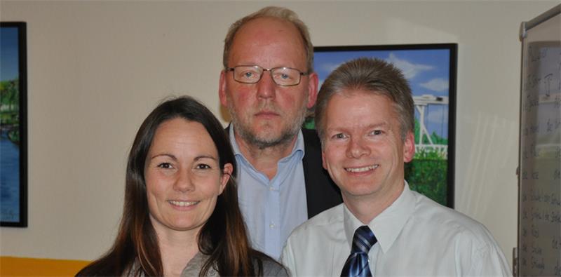 Das Trio an der Spitze in Steinkirchen : Bürgermeisterin Sonja Zinke (CDU) und der stellvertretende Bürgermeister Jürgen Michaelis (SPD) machen weiter, Hauptamtsleiter Tim Siol (rechts) ist der neue Gemeindedirektor. Foto Lankuttis