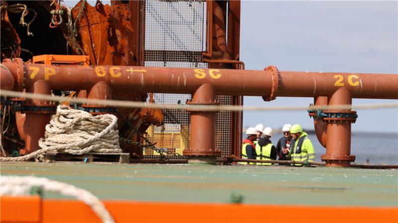 „Eine Schande“: U-Boot-Wrack soll in Einzelteile zerlegt werden Das U-Boot U16 liegt im Fährhafen in Cuxhaven.