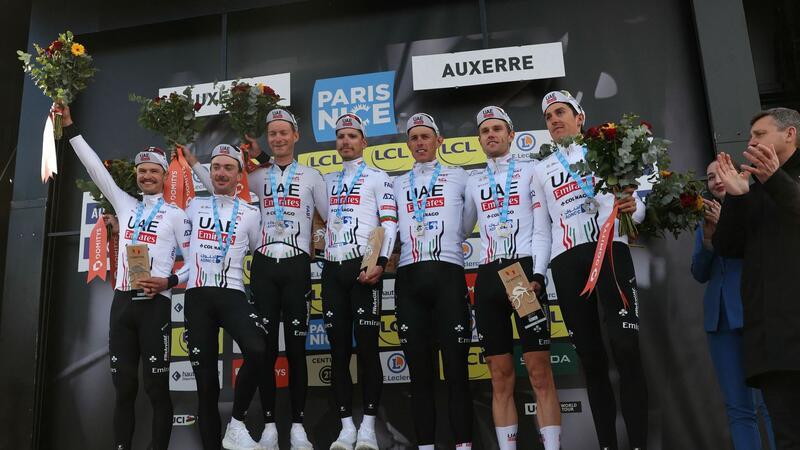 Paris-Nizza: Erster Sieg für Politt mit neuem Team Das UAE-Team holte sich beim Mannschaftszeitfahren von Paris-Nizza den Sieg.