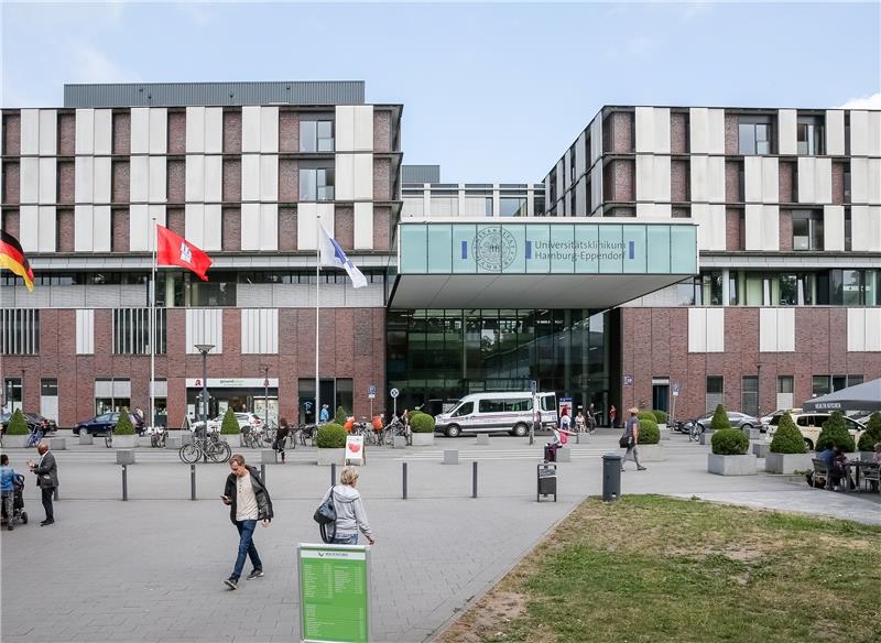 Das UKE Eppendorf – hier das Hauptgebäude der Uni-Klinik – wird bis 2050 in alle Himmelsrichtungen ausgebaut. Foto Scholz/dpa