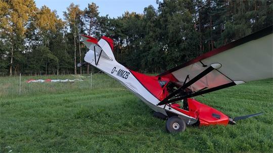 Das Ultraleichtflugzeug ist aus bisher unbekannter Ursache verunglückt.