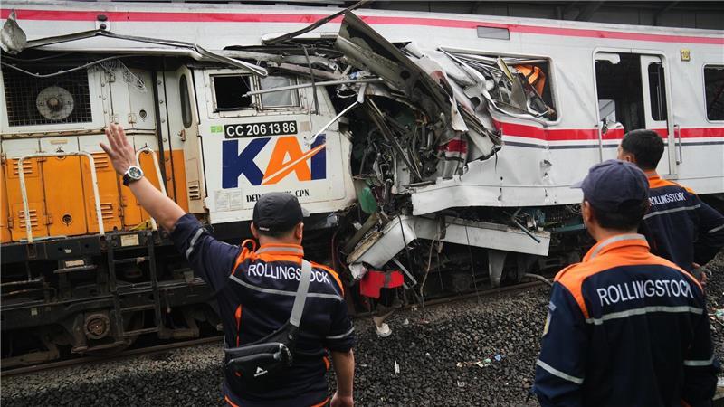 Zahl der Toten bei Zugunglück in Indonesien steigt Das Unglück passierte zwischen einem Pendlerzug und einem Fernverkehrszug.