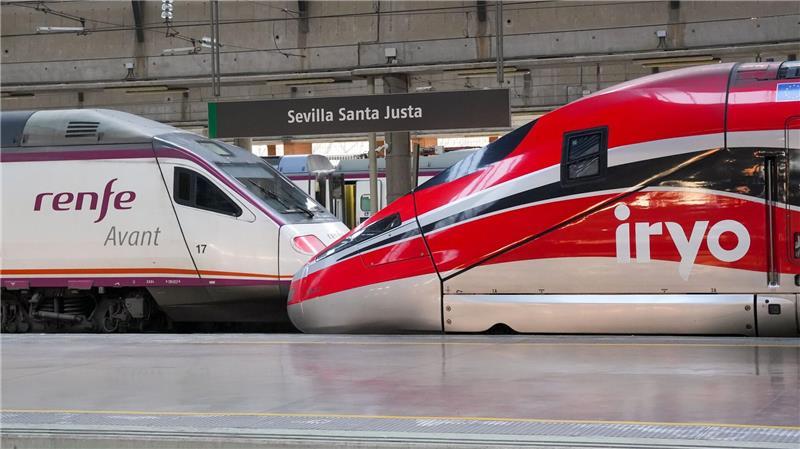 Das Unglück wurde ausgelöst, als die beiden letzten Waggons eines Zuges der italienischen Gesellschaft Iryo entgleisten und in das Nachbargleis gerieten. Ein entgegenkommender Zug der spanischen Renfe konnte nicht mehr bremsen.