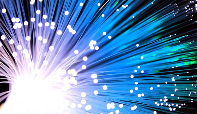 Das Unternehmen Deutsche Glasfaser will die Jorker Bürger mit schnellem Internet versorgen. Symbolbild:  Chaitawat Pawapoowadon / Pixabay