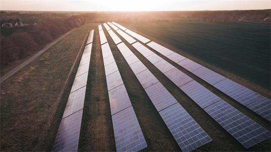 Das Unternehmen Energiekontor AG will in Engelschoff einen Solarpark bauen. Es betreibt unter anderem auch den Solarpark Garzau-Garzin in Brandenburg (Foto).