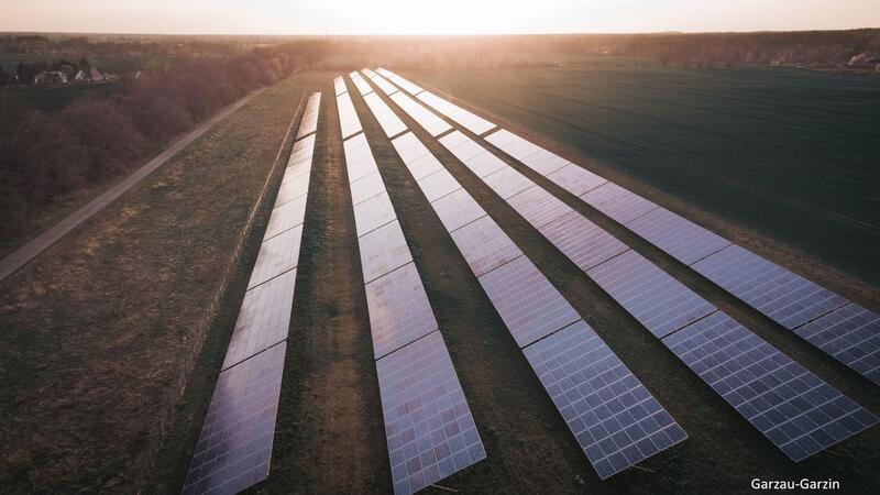 Riesen-Investition im kleinen Engelschoff: Bremer Firma will Solarpark bauen Das Unternehmen Energiekontor betreibt bereits 16 Solarparks, auch in Debstedt im Landkreis Cuxhaven und in Garzau-Garzin in Brandenburg (Foto).