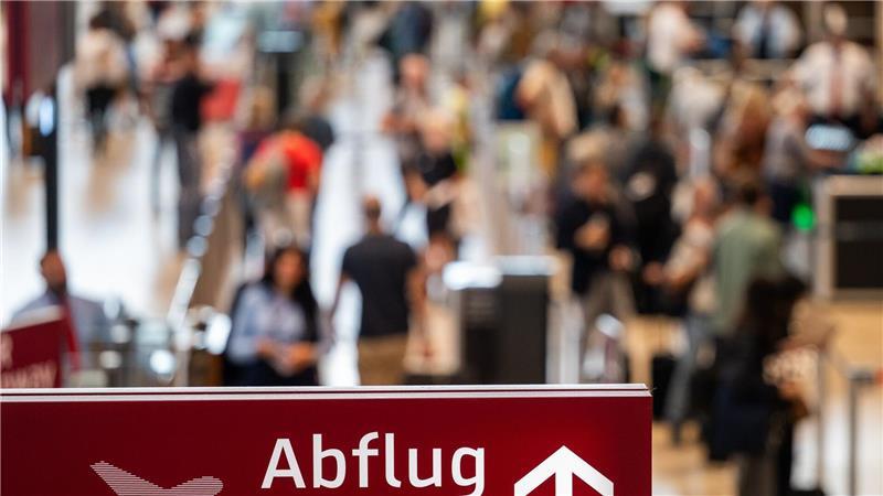 Das Unternehmen Heinemann beliefert oder betreibt laut eigenen Angaben Shops an mehr als 150 internationalen Flughäfen in mehr als 50 Ländern. (Symbolbild)