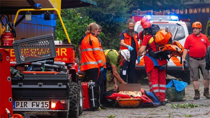 Nach tödlichem Unwetter: Das Aufräumen beginnt Das Unwetter in Sachsen endete für einen Menschen mit dem Tod.