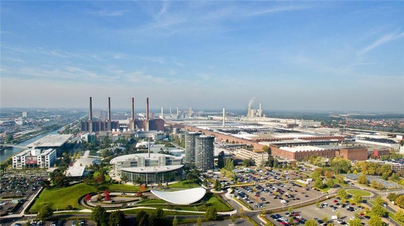 VW-Standorte in Gefahr? Die zehn Werke im Überblick Das VW-Stammwerk in Wolfsburg gilt als größte Autofabrik der Welt. (Archivbild)