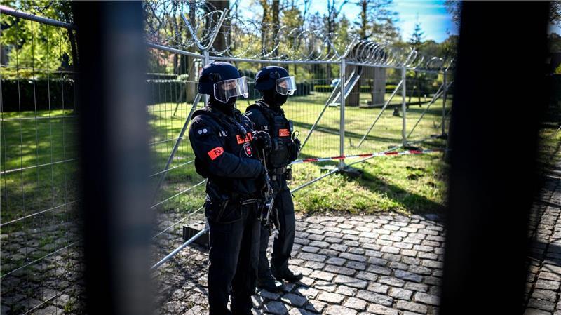 Waffen, DNA und Zeugen: Kann Klettes Schuld bewiesen werden? Das Verfahren steht unter besonderen Sicherheitsvorkehrungen.