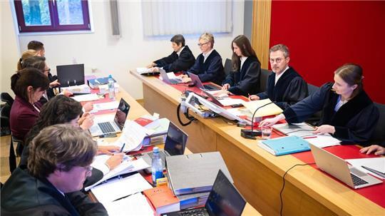 Das Verfahren um den umstrittenen Ausbildungsfonds hat begonnen.