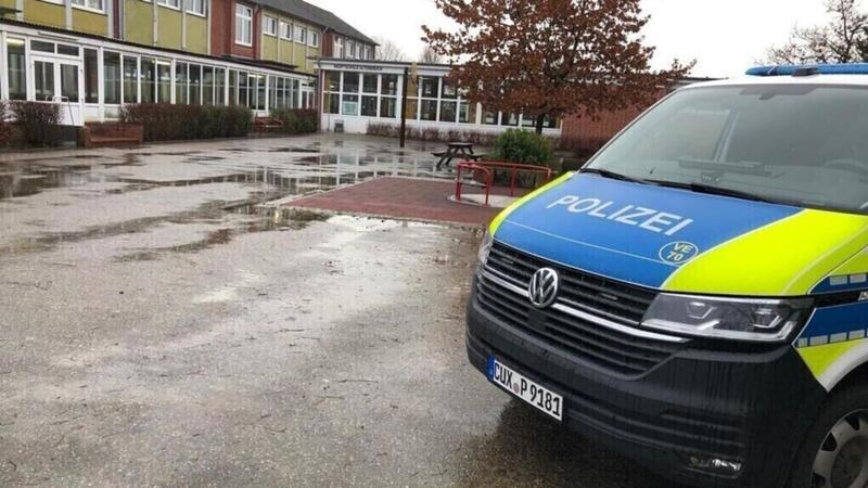Auf Mitschülerin eingestochen – 16-Jährige in Stade vor Gericht Das Verfahren um die Messerattacke an der Schule in Cuxhaven-Lüdingworth fand unter Ausschluss der Öffentlichkeit statt.