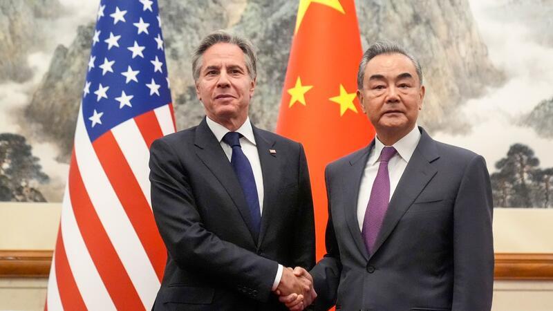 Das Verhältnis zwischen den USA und China ist angespannt. Das zeigte nun auch das Treffen von US-Außenminister Antony Blinken (l) und Chinas Außenminister Wang Yi.