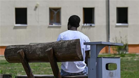 Das Vertrauen in die Fähigkeit des Staates, seine Aufgaben und Probleme zu bewältigen, ist seit dem ersten Pandemiejahr 2020 kontinuierlich zurückgegangen. Auch in der Asylpolitik halten viele den Staat für überfordert.