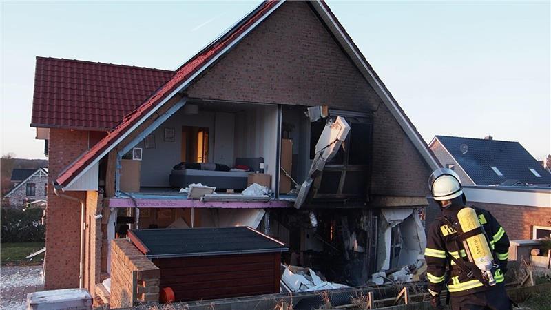 Nach der Batterie-Explosion: Richtfest beim neuen Haus von Viebrock Das Viebrock-Haus in Schönberg im Kreis Herzogtum Lauenburg, das nach einer Explosion nicht mehr bewohnbar war.