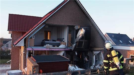 Das Viebrock-Haus in Schönberg im Kreis Herzogtum Lauenburg, das nach einer Explosion nicht mehr bewohnbar ist.
