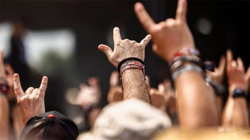 Pool und Eisbeutel: Metalfans trotzen bei Wacken der Hitze Das Wacken Open Air ist ausverkauft.