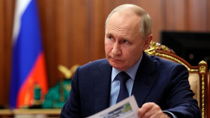Wahlen und neue Weltordnung: Putin will Macht zementieren Das „Wall Street Journal“ hat Kremlchef Putin „ohne Freude“ zum „geopolitischen Sieger“ des Jahres gekürt: Er habe mit dem „grausamen Vorteil strategischer Ausdauer“ und autokratischer Herrschaft seine Position gestärkt.