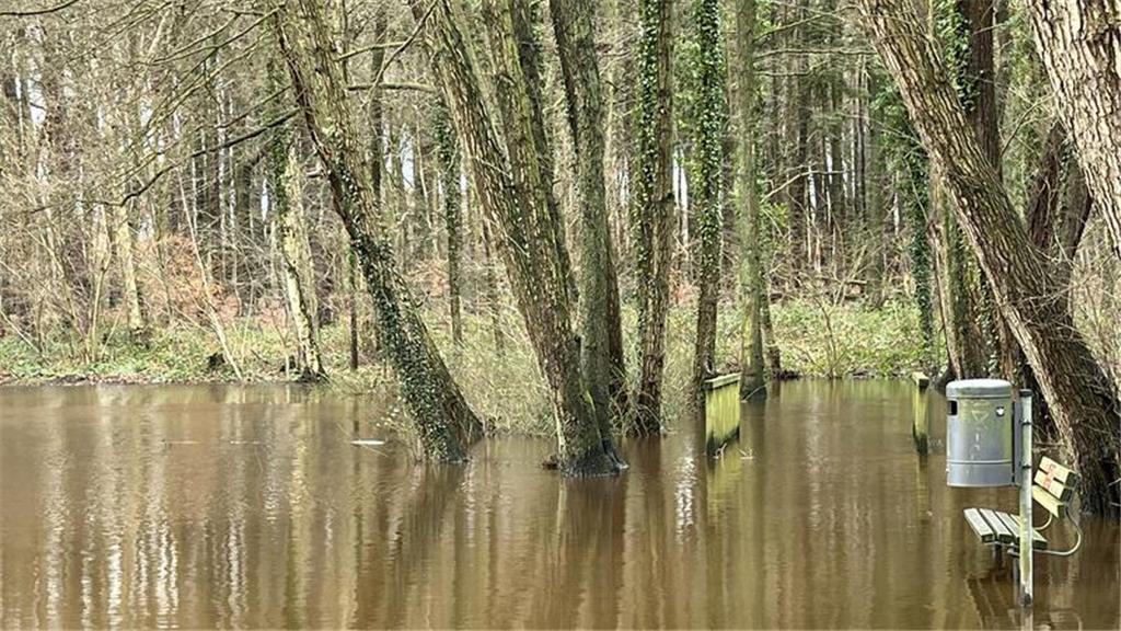 Das Wasser aus den höhergelegenen Klosterteichen floss über den Campingplatz Ric...