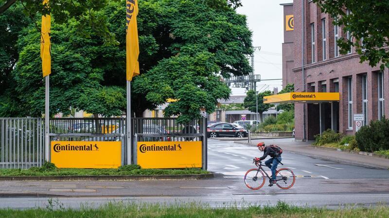 Hunderte Arbeitnehmer betroffen: Contitech plant Werksschließungen Das Werk in der Unternehmensheimat Hannover soll ein zentraler Standort in der Gesamtbetriebsstrategie von Contitech bleiben. (Archivbild)