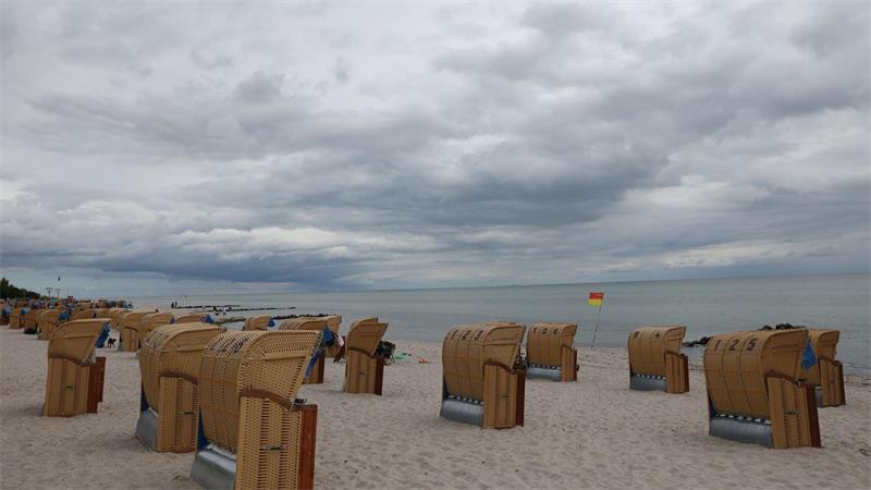 Das Wetter am Wochenende hält alles von Sonnenstunden, dichten Wolken bis Schauer und Gewitter bereit. (Archivbild)