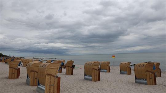 Das Wetter am Wochenende hält alles von Sonnenstunden, dichten Wolken bis Schauer und Gewitter bereit. (Archivbild)