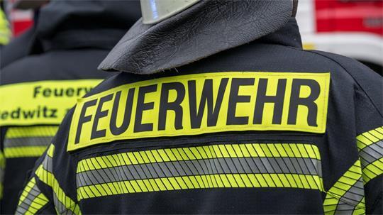 Das Wetter hält die Feuerwehr seit den frühen Morgenstunden auf Trab (Symbolbild). 