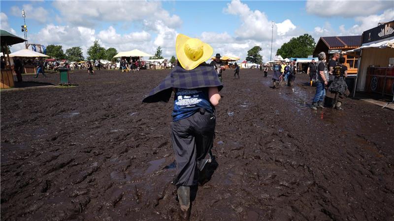 Das Wetter tut dem Wacken Open Air keinen Abbruch.
