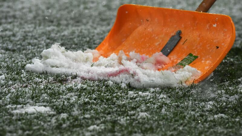 Das Winterwetter könnte auch Einfluss auf die Spiele in der Fußball-Bundesliga haben. (Symbolbild)