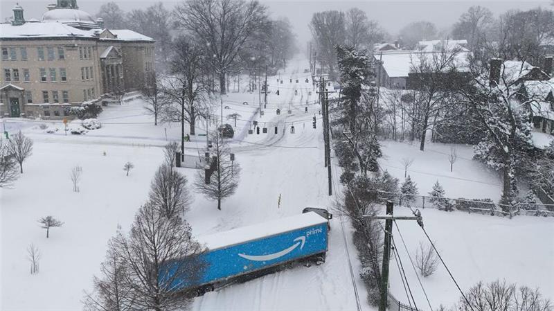 Das Winterwetter sorgt für Verkehrschaos. 