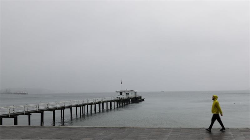 Das Wochenende bringt in Hamburg und Schleswig-Holstein Wolken und Regen mit sich. (Symbolbild)
