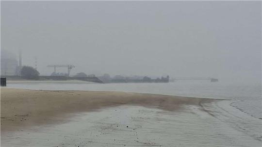 Das Wochenende im Kreis Stade wird trüb. Derzeit warnt der Deutsche Wetterdienst vor Nebel (Archivbild).