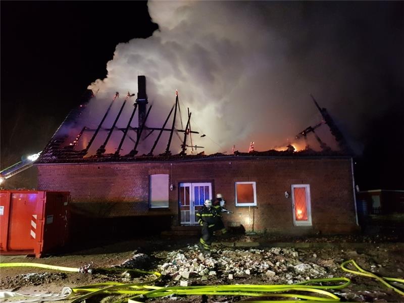 Das Wohnhaus in Haddorf wurde bei dem Feuer in der Nacht zum Freitag völlig zerstört. Fotos: Beneke