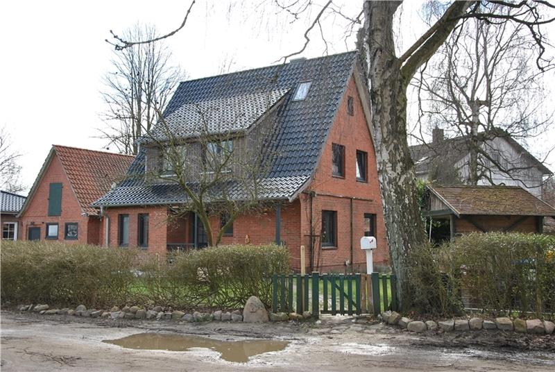 Das Wohnhaus mit Nebengebäude an der Zufahrt zum Handwerksmuseum in Horneburg. Foto: Lohmann