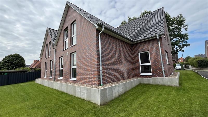 Das Wohnhaus wurde nach hinten erweitert.