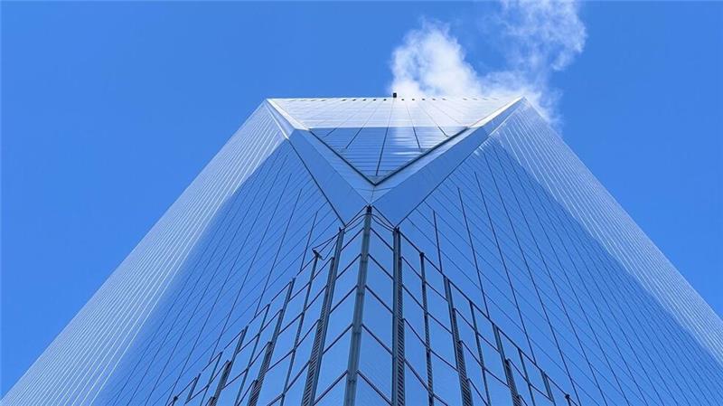 Teure beste Aussicht - New Yorks Wolkenkratzer im Wettbewerb Das World Trade Center von unten.